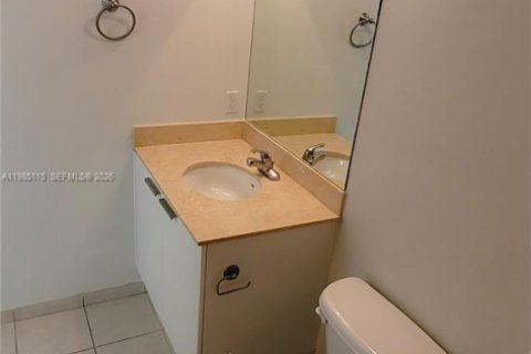 Copropriété à louer à Hollywood, Floride: 2 chambres, 112.41 m2 № 2084843 - photo 18
