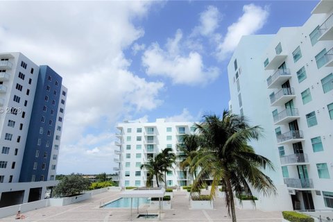Copropriété à louer à Hollywood, Floride: 2 chambres, 112.41 m2 № 2084843 - photo 5
