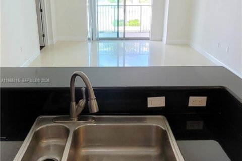 Copropriété à louer à Hollywood, Floride: 2 chambres, 112.41 m2 № 2084843 - photo 25