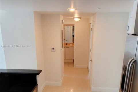 Copropriété à louer à Hollywood, Floride: 2 chambres, 112.41 m2 № 2084843 - photo 30