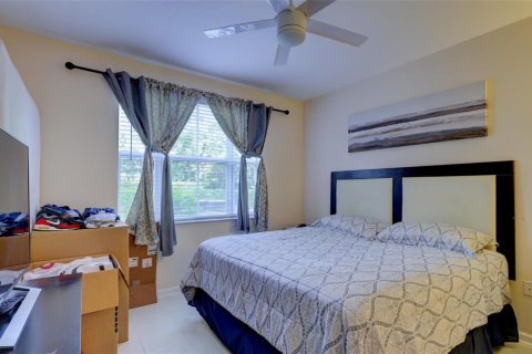 Condo in Miramar, Florida, 2 bedrooms № 2399828 - photo 12