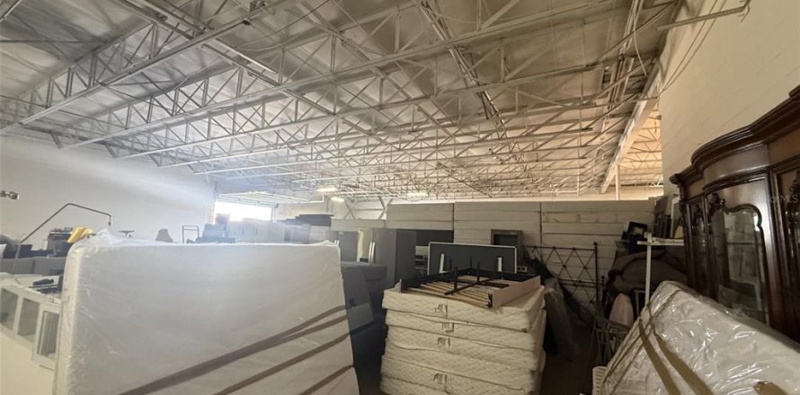 Propiedad comercial en Orlando, Florida 1357.67 m2 № 2426903