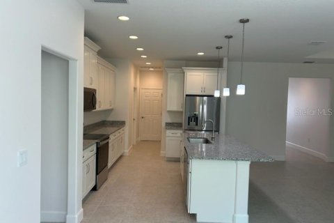 House in Palm Bay, Florida 3 bedrooms, 199.65 sq.m. № 2237303 - photo 8