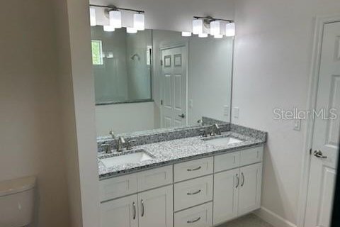House in Palm Bay, Florida 3 bedrooms, 199.65 sq.m. № 2237303 - photo 19