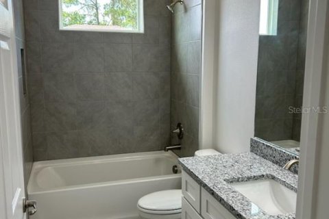 House in Palm Bay, Florida 3 bedrooms, 199.65 sq.m. № 2237303 - photo 17