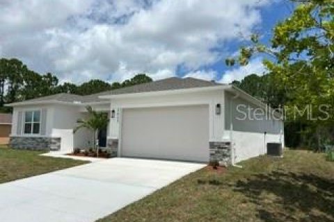 House in Palm Bay, Florida 3 bedrooms, 199.65 sq.m. № 2237303 - photo 3