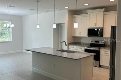House in Palm Bay, Florida 3 bedrooms, 199.65 sq.m. № 2237303 - photo 5