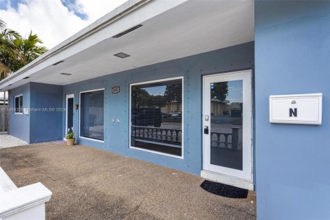 Commercial property in Oakland Park, Florida № 1603863 - photo 4