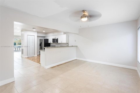 Commercial property in Oakland Park, Florida № 1603863 - photo 29
