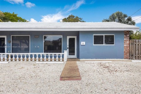 Commercial property in Oakland Park, Florida № 1603863 - photo 2