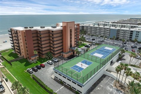 Condo in New Smyrna Beach, Florida, 2 bedrooms  № 1780692 - photo 1