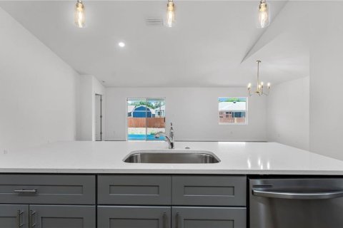 Casa en venta en Kissimmee, Florida, 4 dormitorios, 187.01 m2 № 1911629 - foto 8