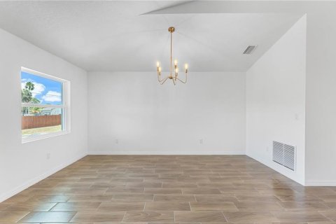 Casa en venta en Kissimmee, Florida, 4 dormitorios, 187.01 m2 № 1911629 - foto 11