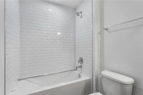 Casa en venta en Kissimmee, Florida, 4 dormitorios, 187.01 m2 № 1911629 - foto 14