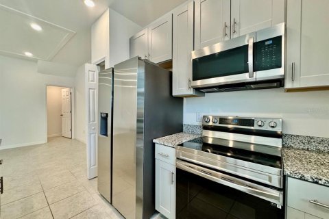 Снять в аренду таунхаус в Уэсли-Чепел, Флорида 3 спальни, 153.29м2, № 1849546 - фото 6