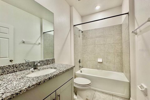 Снять в аренду таунхаус в Уэсли-Чепел, Флорида 3 спальни, 153.29м2, № 1849546 - фото 15