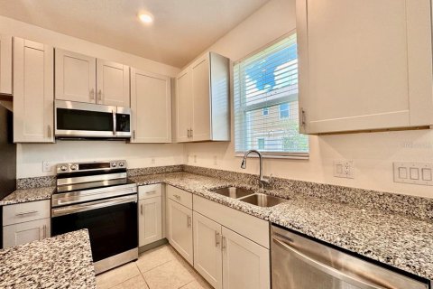 Снять в аренду таунхаус в Уэсли-Чепел, Флорида 3 спальни, 153.29м2, № 1849546 - фото 9