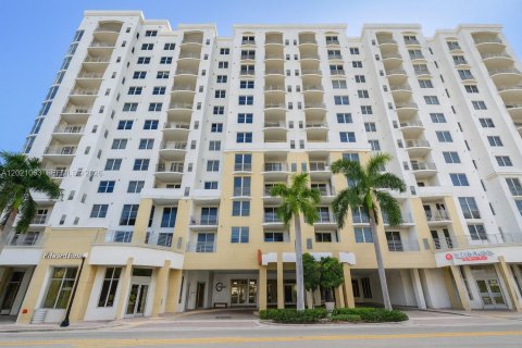Condominio en Hollywood, Florida, 2 dormitorios  № 2078342