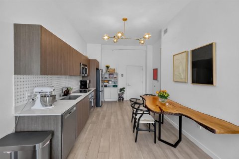 Condo in Miami, Florida, 1 bedroom  № 2249815 - photo 13