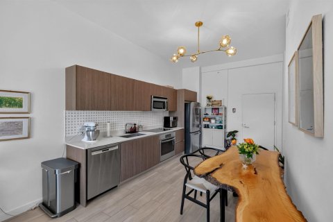 Condo in Miami, Florida, 1 bedroom  № 2249815 - photo 12