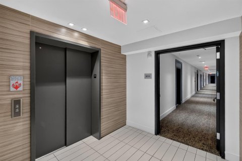 Condo in Miami, Florida, 1 bedroom  № 2249815 - photo 5