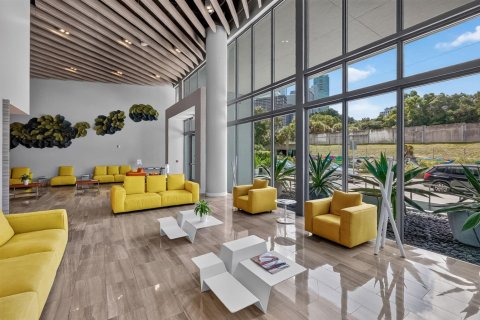 Condo in Miami, Florida, 1 bedroom  № 2249815 - photo 2