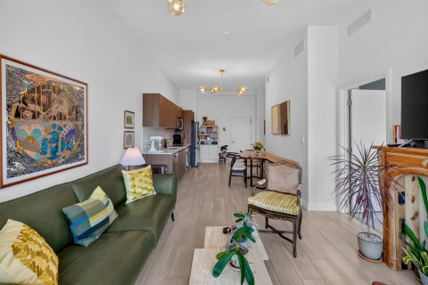 Condo in Miami, Florida, 1 bedroom  № 2249815 - photo 11