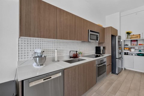 Condo in Miami, Florida, 1 bedroom  № 2249815 - photo 14