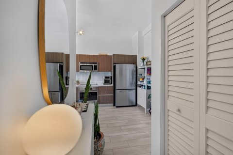 Condo in Miami, Florida, 1 bedroom  № 2249815 - photo 29