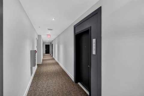 Condo in Miami, Florida, 1 bedroom  № 2249815 - photo 6