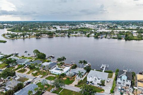 Villa ou maison à vendre à Tarpon Springs, Floride: 3 chambres, 213.58 m2 № 2319087 - photo 4