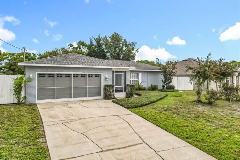 Villa ou maison à vendre à Deltona, Floride: 3 chambres, 155.8 m2 № 1912223 - photo 2