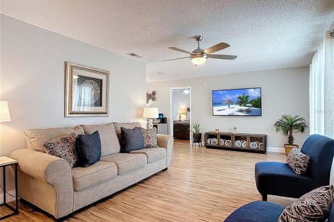 Villa ou maison à vendre à Deltona, Floride: 3 chambres, 155.8 m2 № 1912223 - photo 3