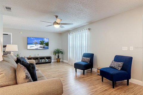 Villa ou maison à vendre à Deltona, Floride: 3 chambres, 155.8 m2 № 1912223 - photo 4