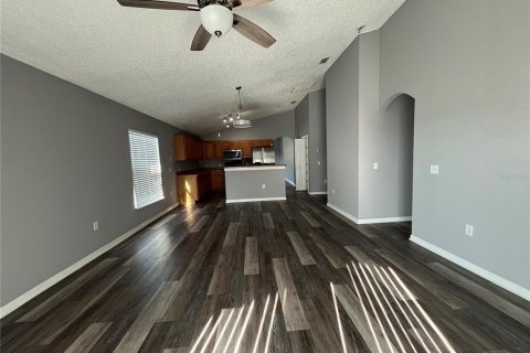 Villa ou maison à louer à Davenport, Floride: 4 chambres, 184.32 m2 № 2347860 - photo 2