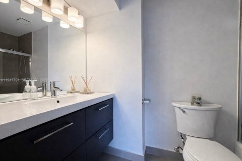 Villa ou maison à vendre à Miami, Floride: 2 chambres, 91.97 m2 № 2003928 - photo 27