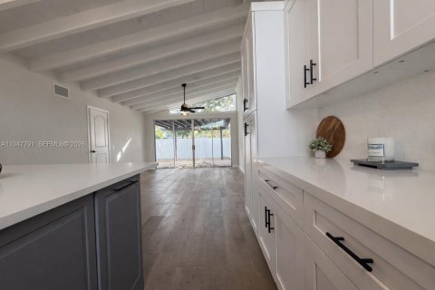 Villa ou maison à vendre à Miami, Floride: 2 chambres, 91.97 m2 № 2003928 - photo 11