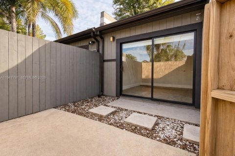 Villa ou maison à vendre à Miami, Floride: 2 chambres, 91.97 m2 № 2003928 - photo 3