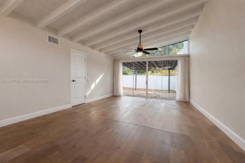 Villa ou maison à vendre à Miami, Floride: 2 chambres, 91.97 m2 № 2003928 - photo 13