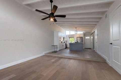 Villa ou maison à vendre à Miami, Floride: 2 chambres, 91.97 m2 № 2003928 - photo 15