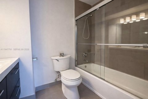 Villa ou maison à vendre à Miami, Floride: 2 chambres, 91.97 m2 № 2003928 - photo 26