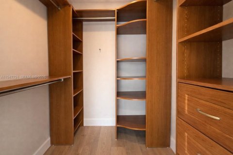 Villa ou maison à vendre à Miami, Floride: 2 chambres, 91.97 m2 № 2003928 - photo 25