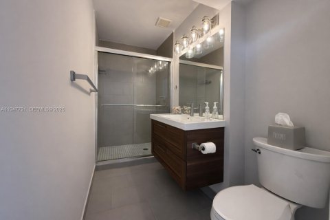 Villa ou maison à vendre à Miami, Floride: 2 chambres, 91.97 m2 № 2003928 - photo 21