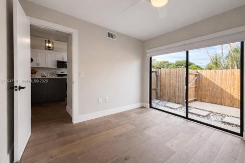 Villa ou maison à vendre à Miami, Floride: 2 chambres, 91.97 m2 № 2003928 - photo 18