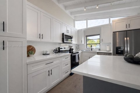 Villa ou maison à vendre à Miami, Floride: 2 chambres, 91.97 m2 № 2003928 - photo 7