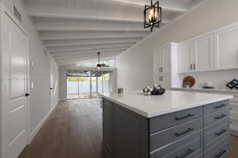 Villa ou maison à vendre à Miami, Floride: 2 chambres, 91.97 m2 № 2003928 - photo 10
