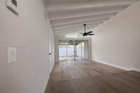 Villa ou maison à vendre à Miami, Floride: 2 chambres, 91.97 m2 № 2003928 - photo 14