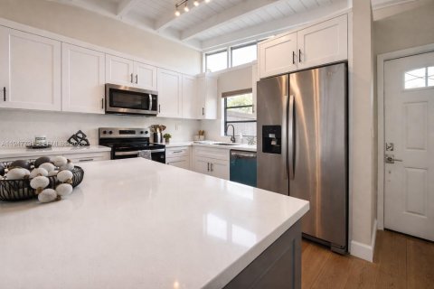 Villa ou maison à vendre à Miami, Floride: 2 chambres, 91.97 m2 № 2003928 - photo 5