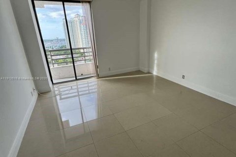 Condo in Aventura, Florida, 2 bedrooms  № 1968375 - photo 10