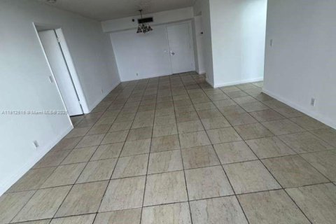 Condo in Aventura, Florida, 2 bedrooms  № 1968375 - photo 6